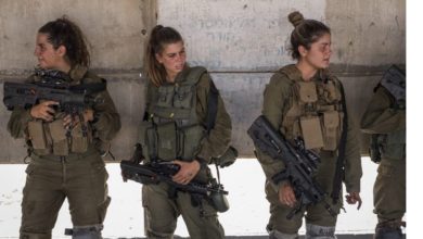 Le donne e l'arme: sexy soldatesse israeliane che...[FOTO]
