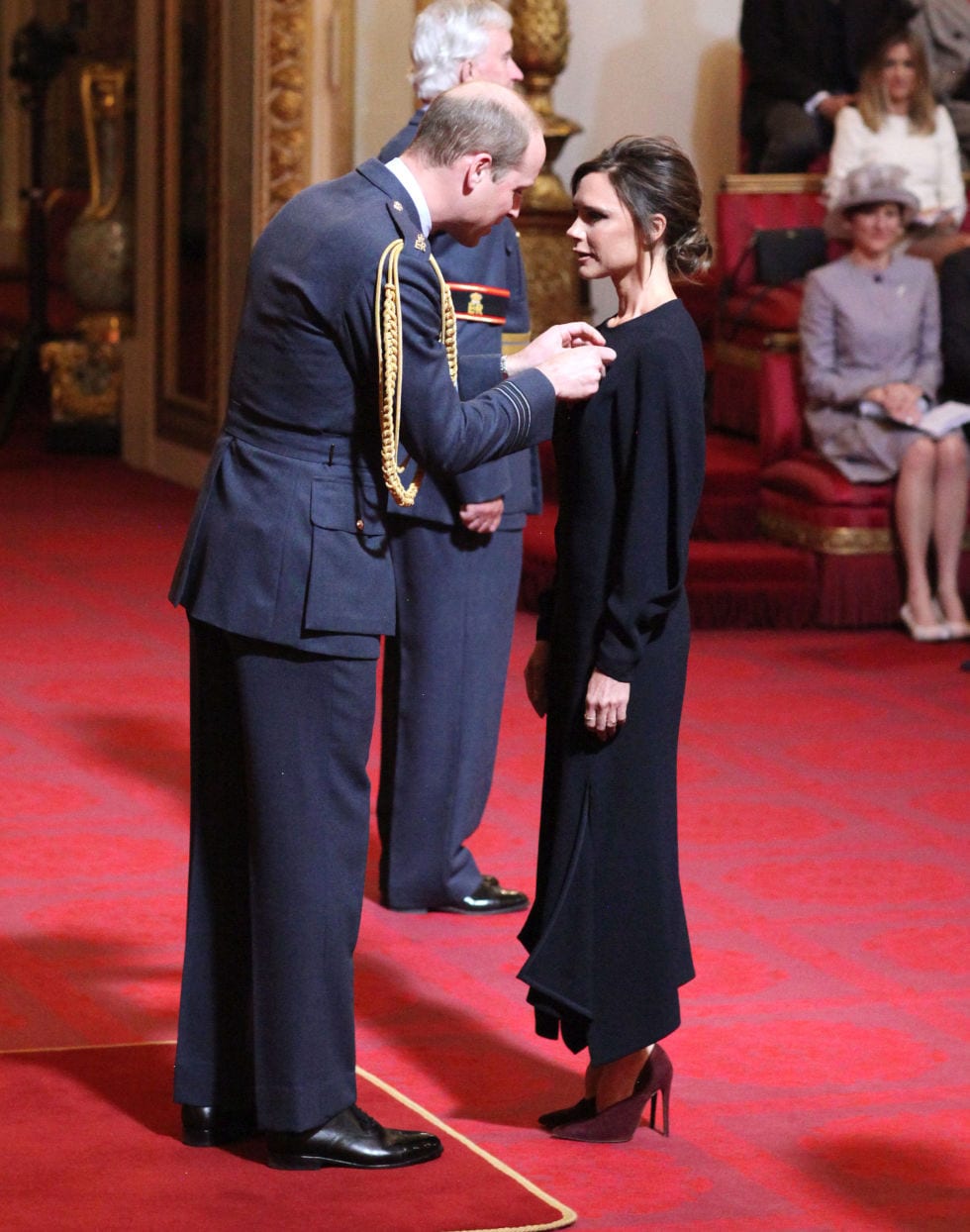 Victoria Beckham premiata dal principe William: ora è un Ufficiale dell'Impero Britannico