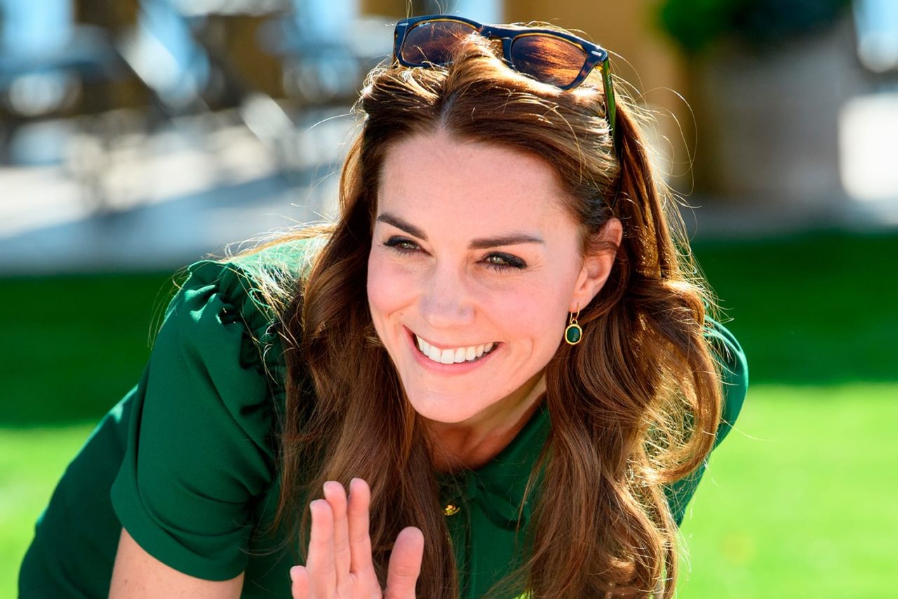 Kate Middleton: sexy con il look da marinaretta [FOTO]