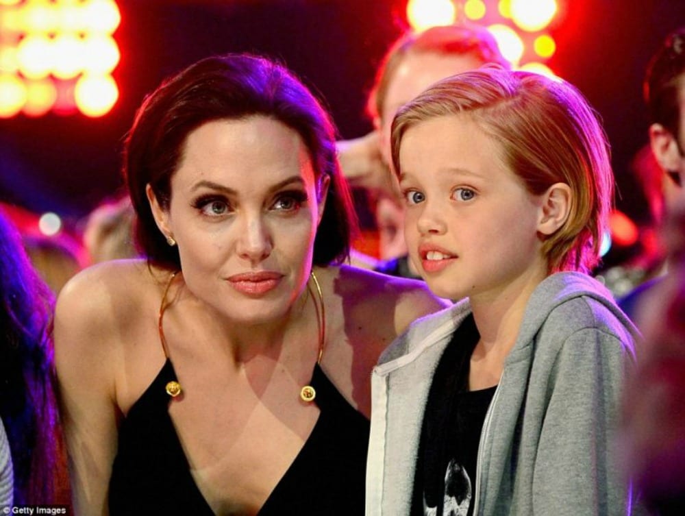 Angelina Jolie e Brad Pitt, la figlia Shiloh pronta per il primo trattamento ormonale
