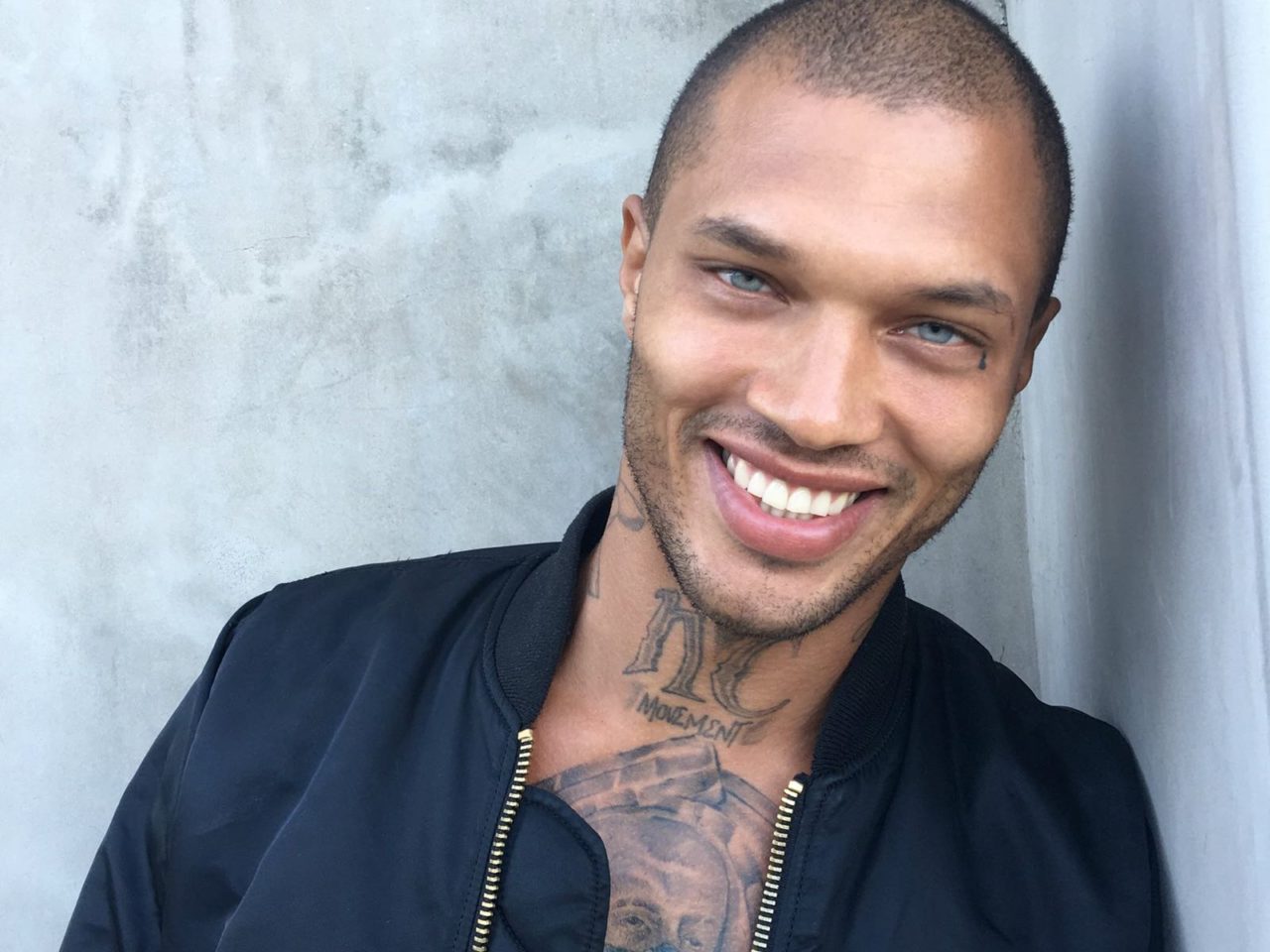 Jeremy Meeks, il detenuto più sexy tradisce la moglie e bacia una miliardaria