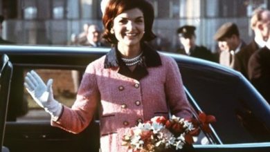Jackie Kennedy, la storia del tailleur rosa Chanel sporco di sangue