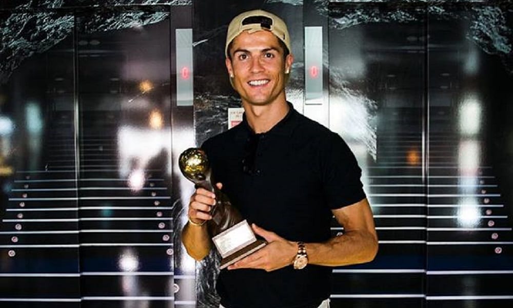Cristiano Ronaldo: doppia villa a Torino con palestra, piscina e un vicino "speciale"