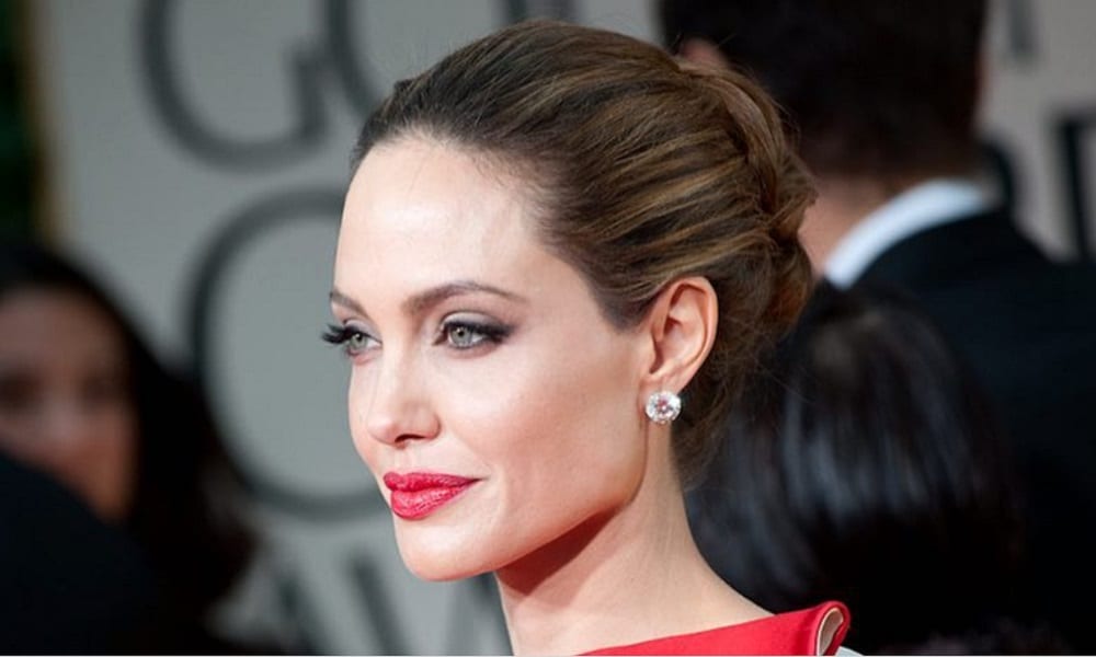 Angelina Jolie pentita della sua relazione con Brad Pitt. E lui...