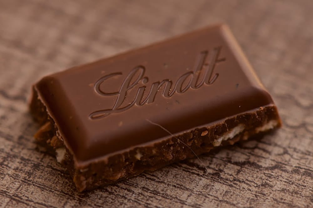 Cioccolata Lindt ritirata dai negozi: contiene plastica. Come comportarsi