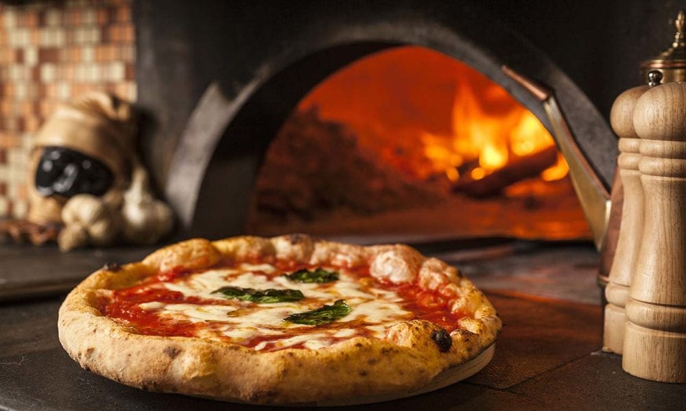 Mangiare solo pizza fa dimagrire? La dieta spopola sul web