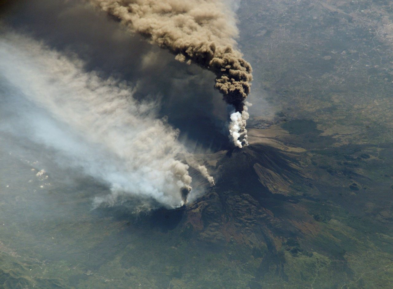 Etna vulcano eruzione 2021