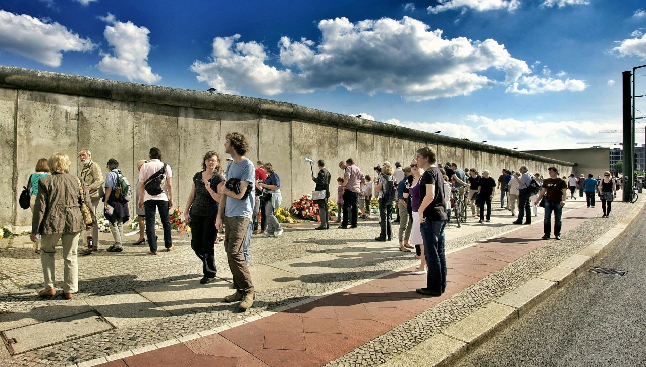 Muro Berlino Bernauer Strasse costruzione 1961