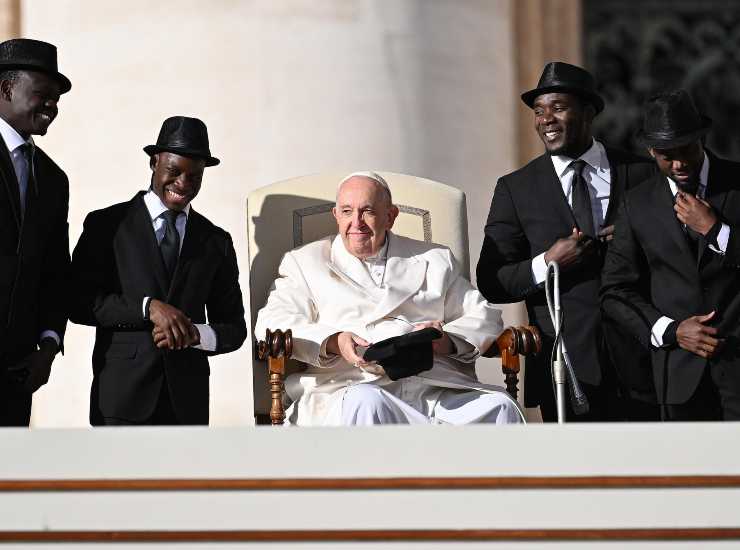 Artisti circensi dal Kenya all'Udienza Generale di Papa Francesco