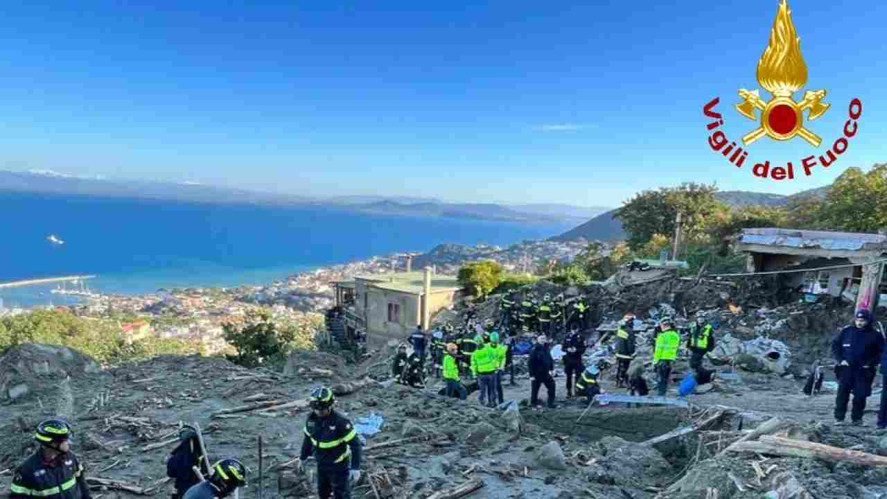 Frana a Ischia, finora 8 vittime e 4 dispersi: si scava a mani nude