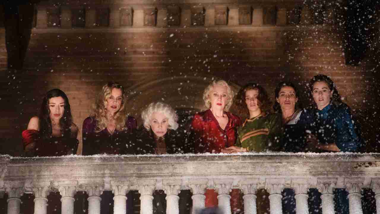 Il cast tutto al femminile di 7 donne e un mistero in una foto di scena - VelvetMag