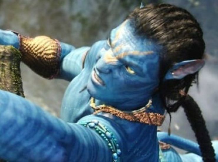 Sam Worthington (Jake Sully) in un frame di Avatar 2 - La via dell'acqua (screenshot trailer) - VelvetMag