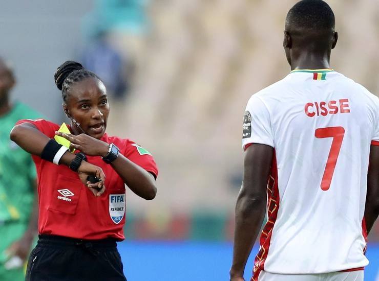 Salima Mukansanga, ruandese, dirigerà anche ai Mondiali in Qatar