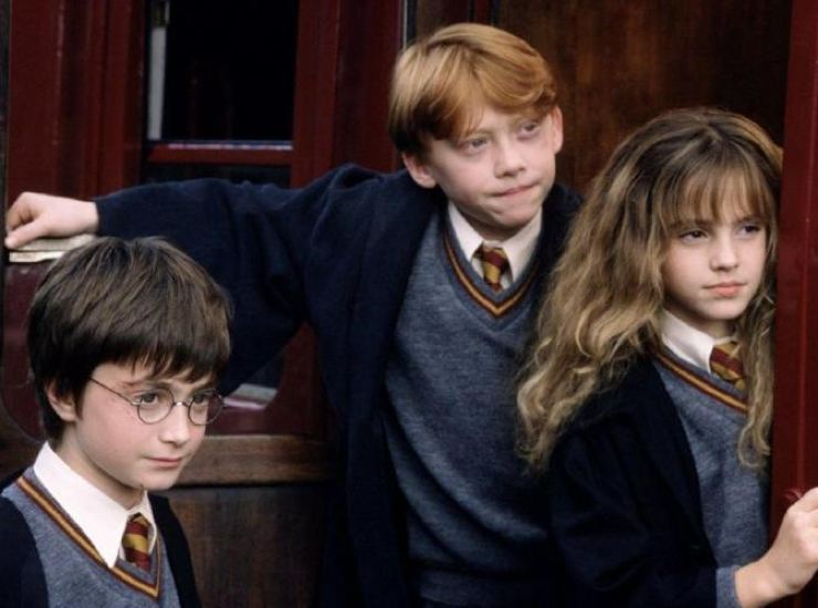 Harry Potter, Ron Weasley ed Hermione Granger in una foto di scena (Ph. ANSA) - VelvetMag