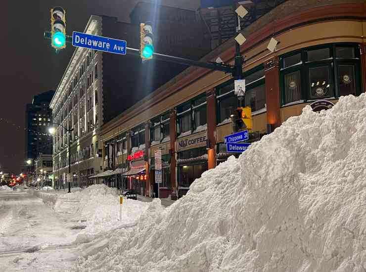 Buffalo, Stati Uniti. Sono finora 38 le vittime della tempesta di gelo e neve, comprese quelle in Canada