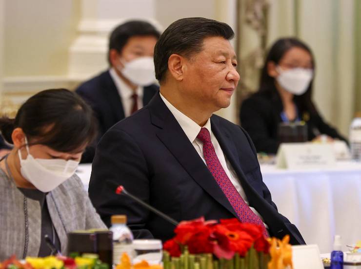 Xi Jinping, capo della Cina, ha ideato la strategia zero Covid che però adesso vacilla sotto i colpi delle proteste