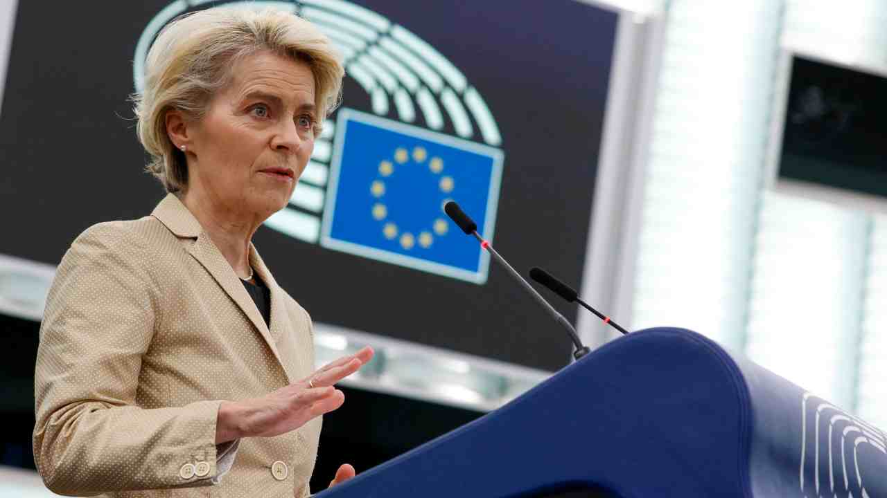 Ursula von der Leyen. La Ue non boccia ma neppure promuove a pieni voti la manovra del Governo Meloni