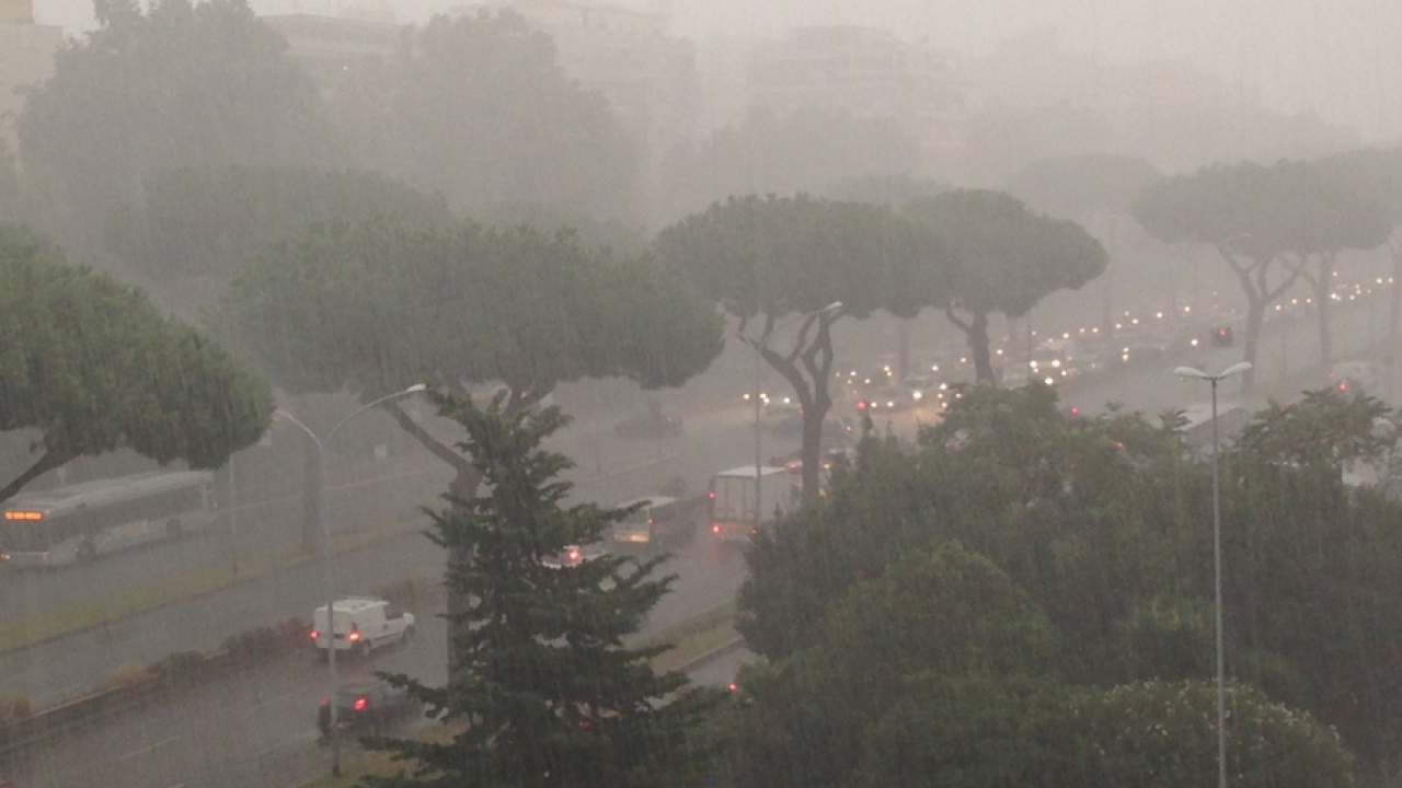 Nubifragio su Roma sabato 3 dicembre 2022, al Centro-Sud forte ondata di maltempo