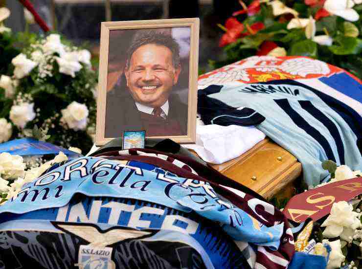 Il feretro di Mihajlovic alla camera ardente in Campidoglio