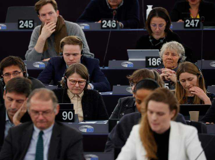 Eurodeputati alla plenaria del Parlamento Ue. Il tema al centro del dibattito è stato il cosiddetto Qatargate