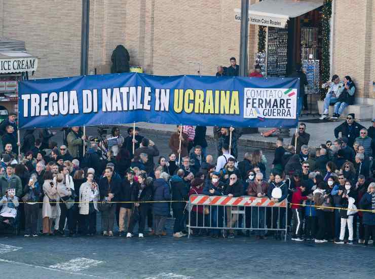 Striscione contro la guerra in Ucraina