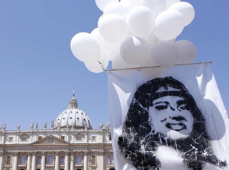 Poster di Emanuela Orlandi in Piazza San Pietro