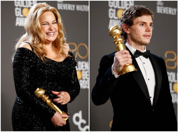 Jennifer Collidge ed Evan Peters, entrambi vincitori ai Golden Globes 2023 ( EPA/CAROLINE BREHMAN) - VelvetMag