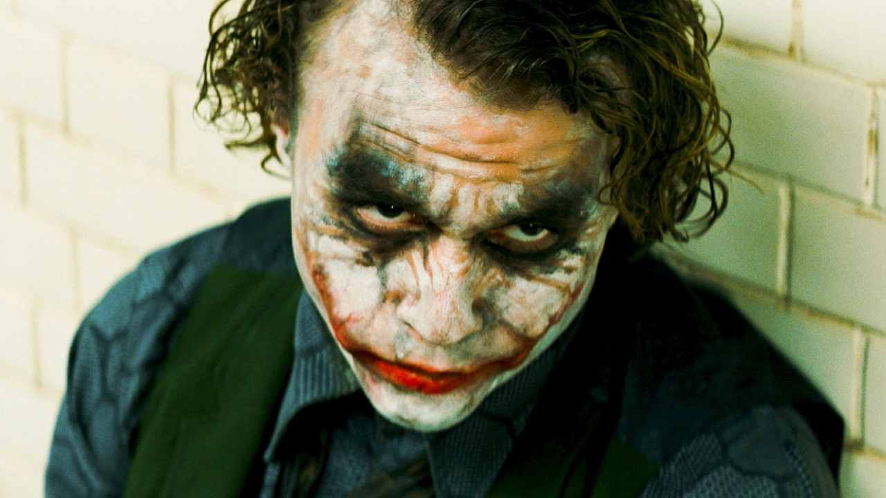 Heath Ledger è Joker ne Il Cavaliere Oscuro - VelvetMag