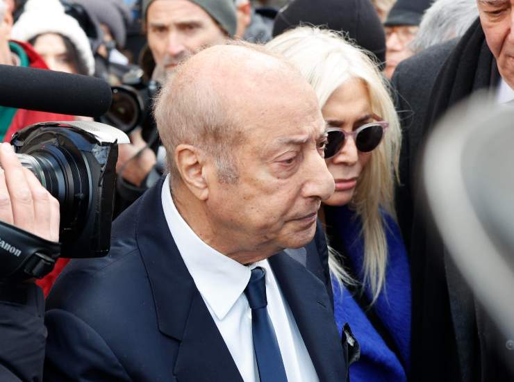 Mara Venier conduttrice Domenica In al funerale di Gina Lollobrigida con Adriano Aragozzini