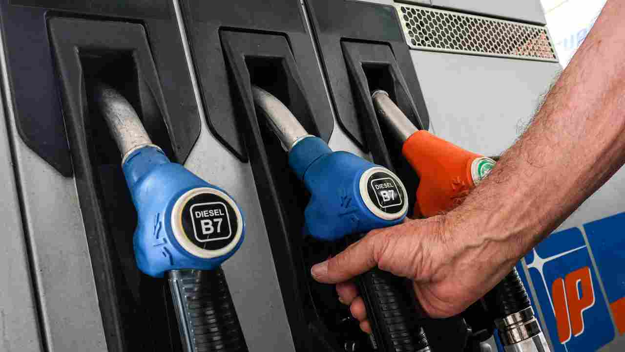 prezzi benzina gasolio 2 euro
