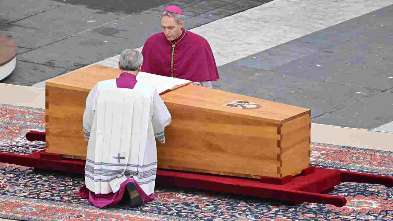 padre georg bara papa benedetto funerali