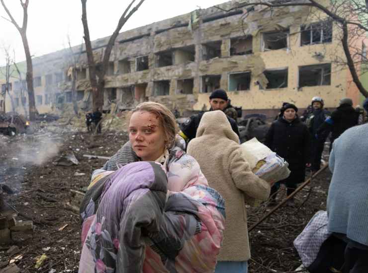 ucraina mariupol ospedale bombe russe