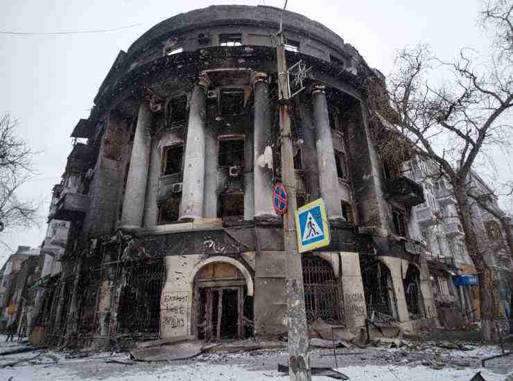 palazzo bombardato bakhmut ucraina