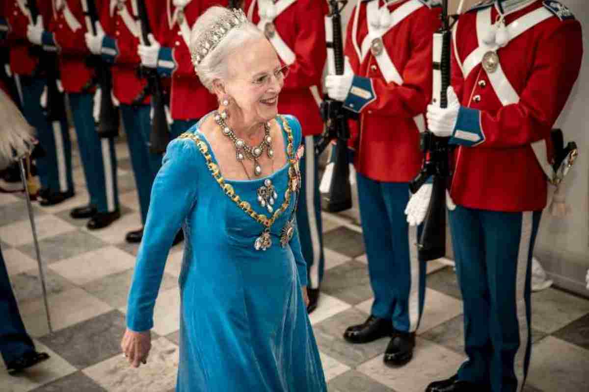 La regina Margrethe di Danimarca tornerà a lavoro dopo il delicato intervento