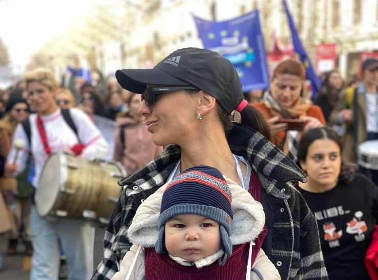 bimbo georgia proteste corteo