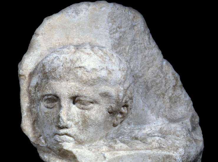 partenone tempio frammenti marmo