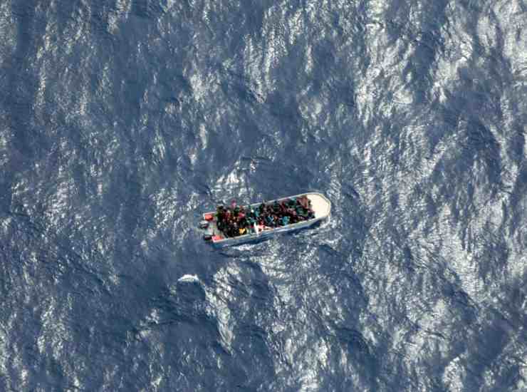 migranti mare alarm phone sea-watch