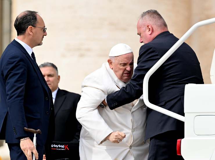 vaticano papa francesco malore