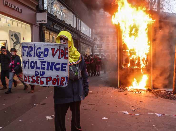 proteste francia parigi riforma pensioni