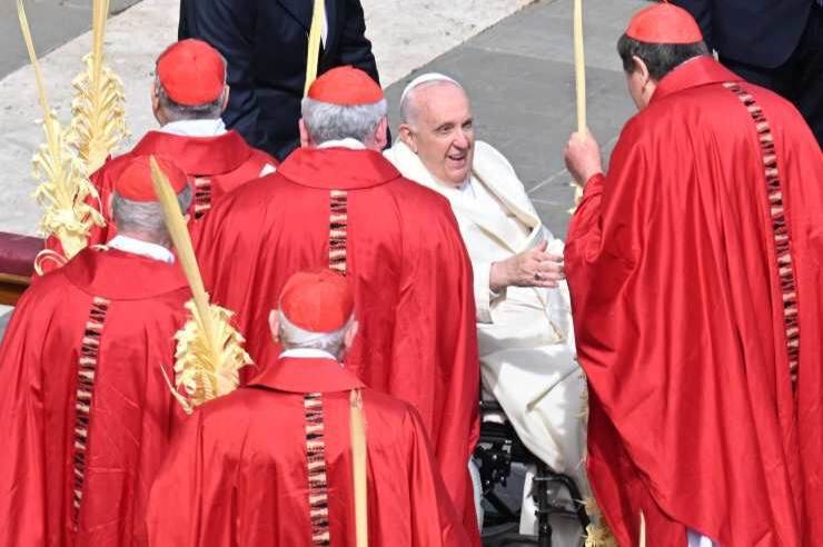 Papa Francesco e cardinali