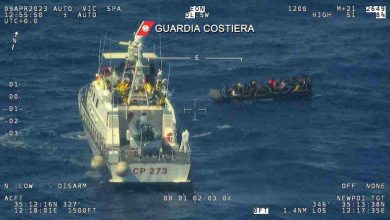 soccorsi migranti guardia costiera mare