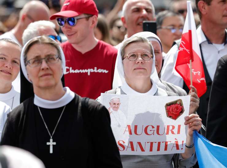 papa francesco piazza san pietro religiose