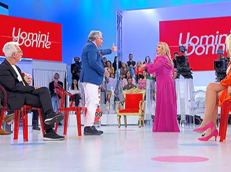 Uomini e Donne Tina ed Elio lite