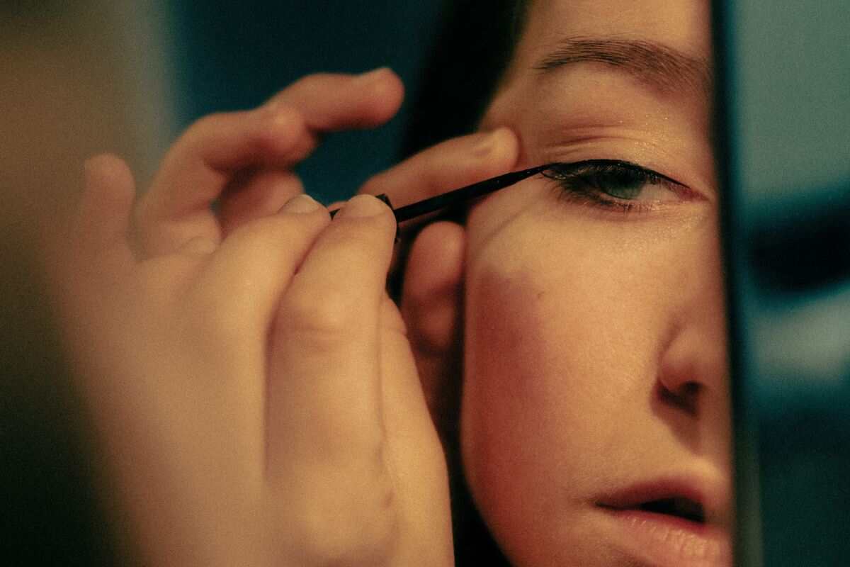 eyeliner hack tiktok trend