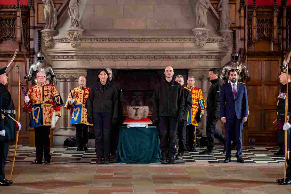 Carlo III la lettera di Assange “Imploro il re di farmi visita in