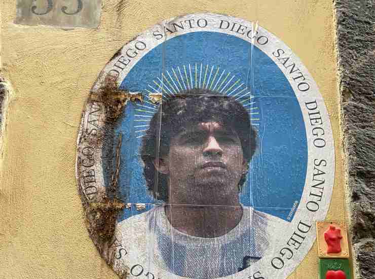 napoli maradona murale
