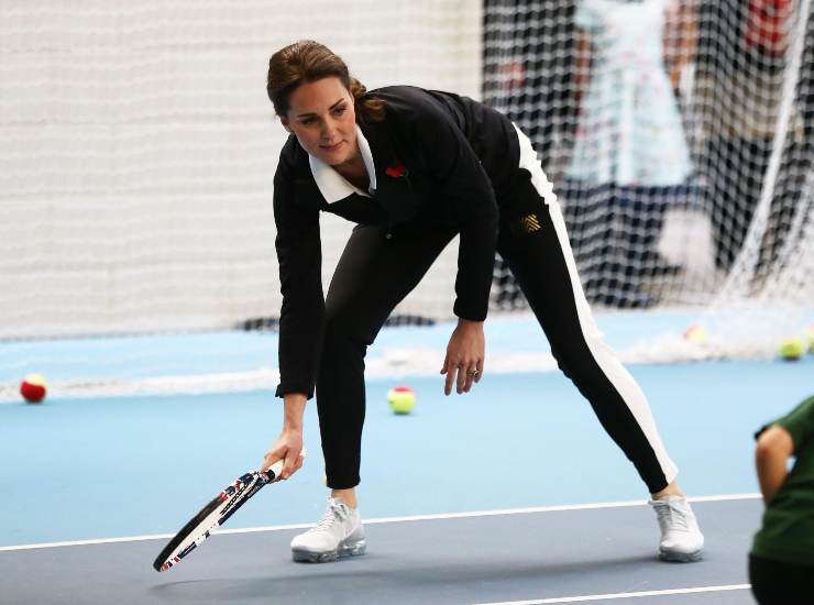 Kate Middleton gioca a tennis