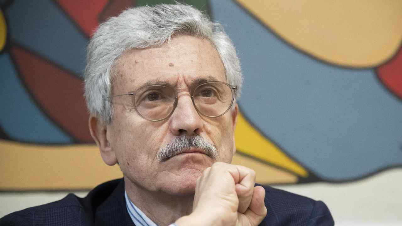 L’ex premier D’Alema indagato a Napoli per una vendita di armi alla Colombia