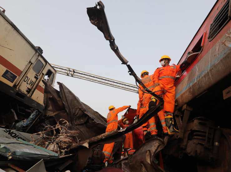 incidente ferrovie india morti feriti 