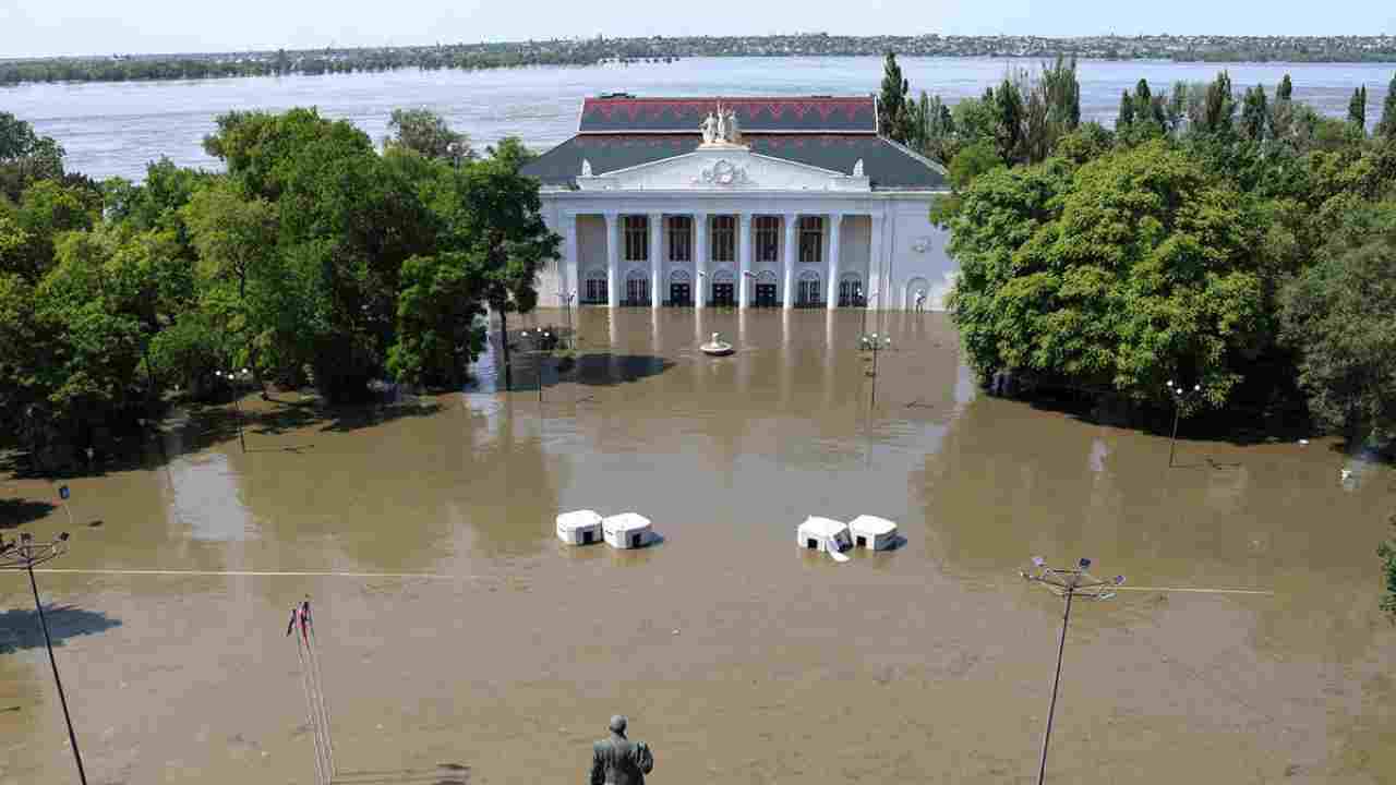 inondazione diga nova khakovka ucraina